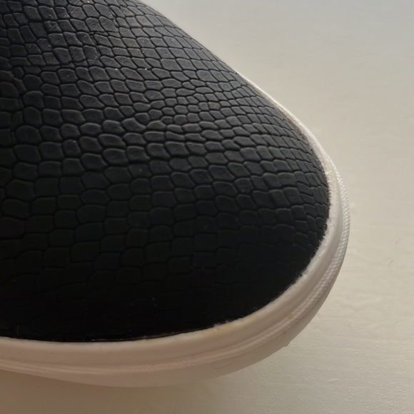 Dr. Scholl’s Women’s Wander Up Slip on Sneakers - Picture 3 of 8